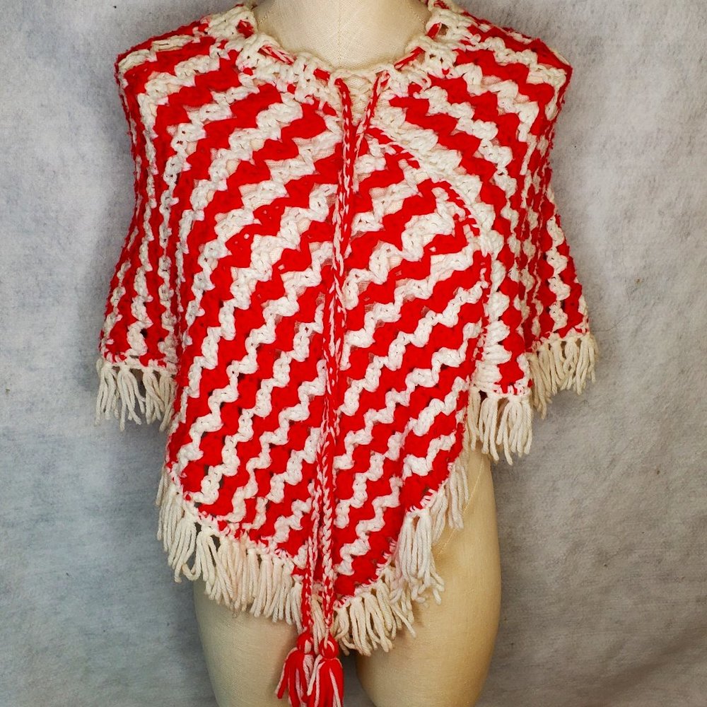 VINTAGE Ladies Poncho, Smock Red & white small Boho, Hippie, fringe Holiday Hand